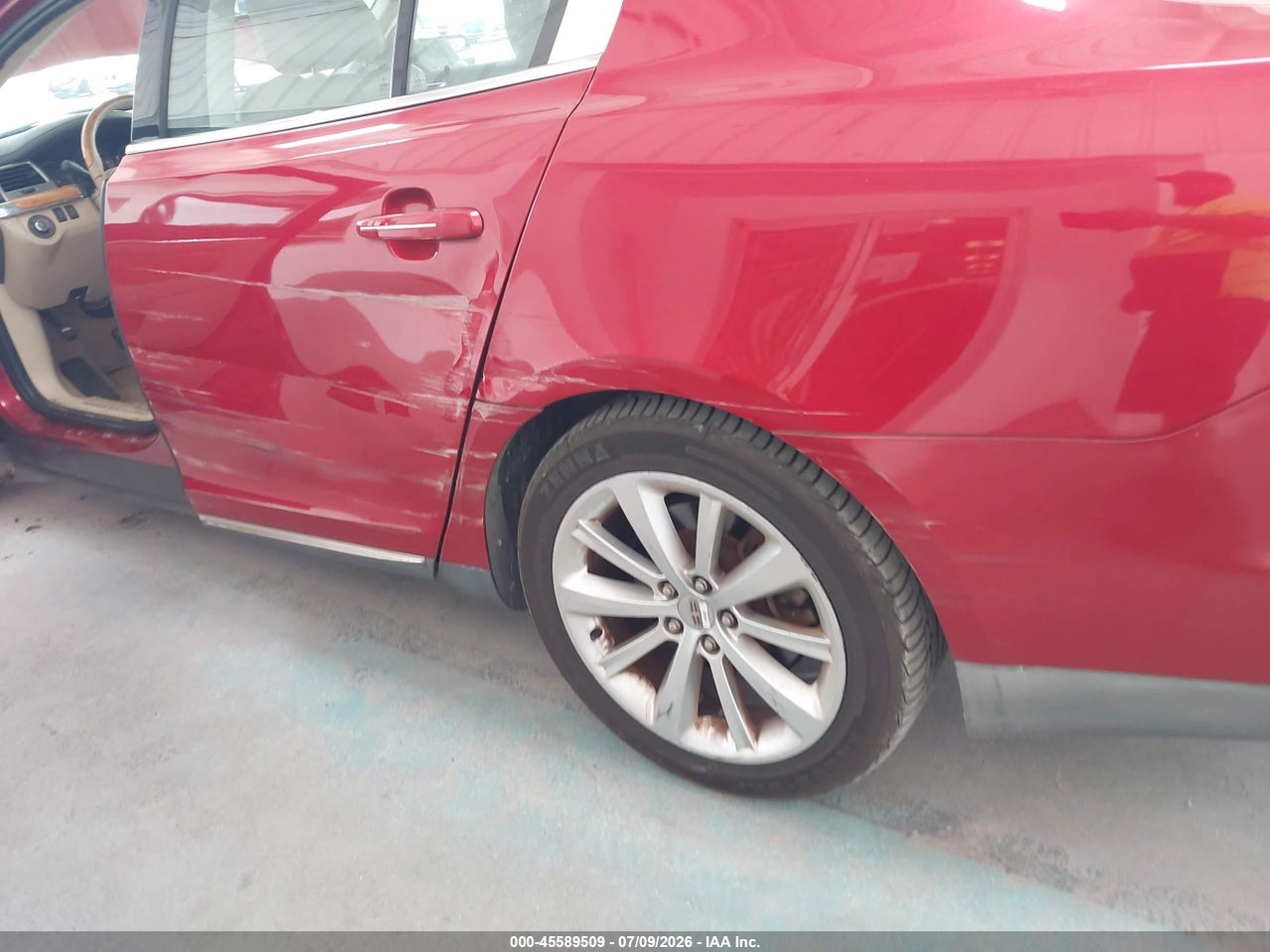 2010 LINCOLN MKS   · 6/11