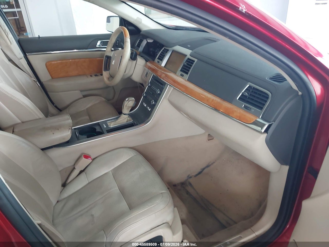 2010 LINCOLN MKS   · 5/11