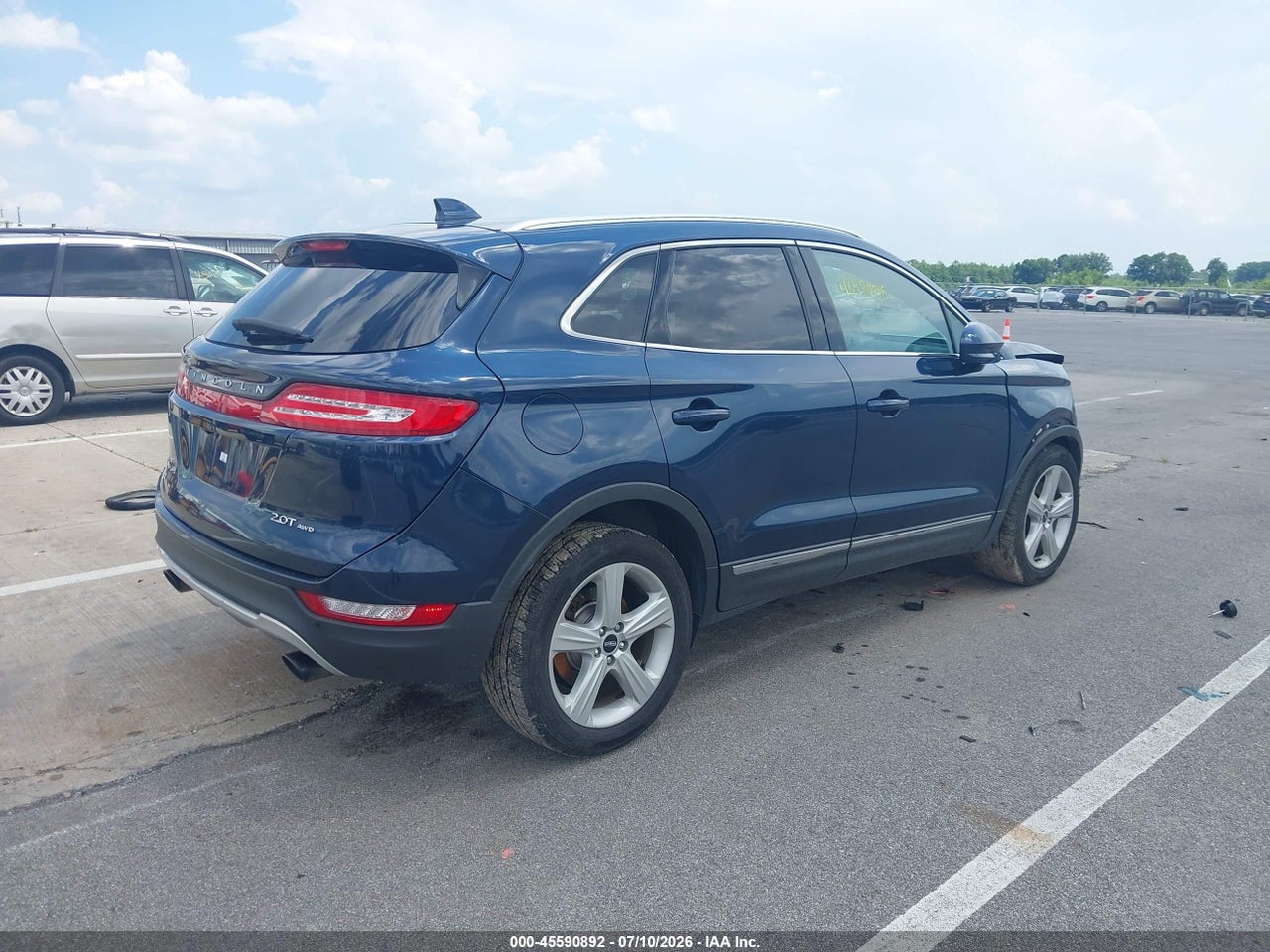 2017 LINCOLN MKC PREMIERE · 4/11
