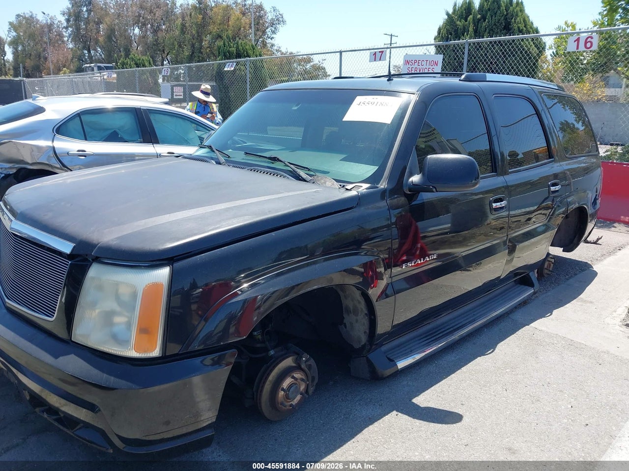 2002 CADILLAC ESCALADE STANDARD · 6/10