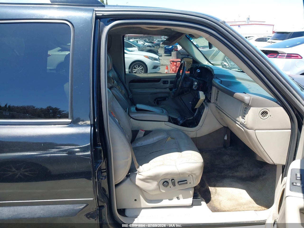 2002 CADILLAC ESCALADE STANDARD · 5/10