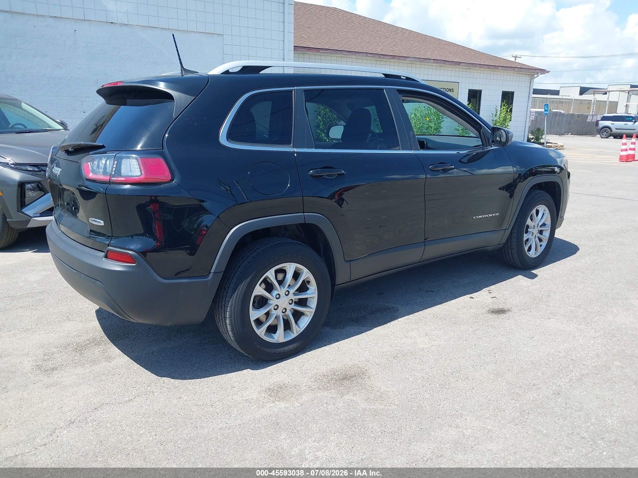 2019 JEEP CHEROKEE LATITUDE 4X4 · 4/11