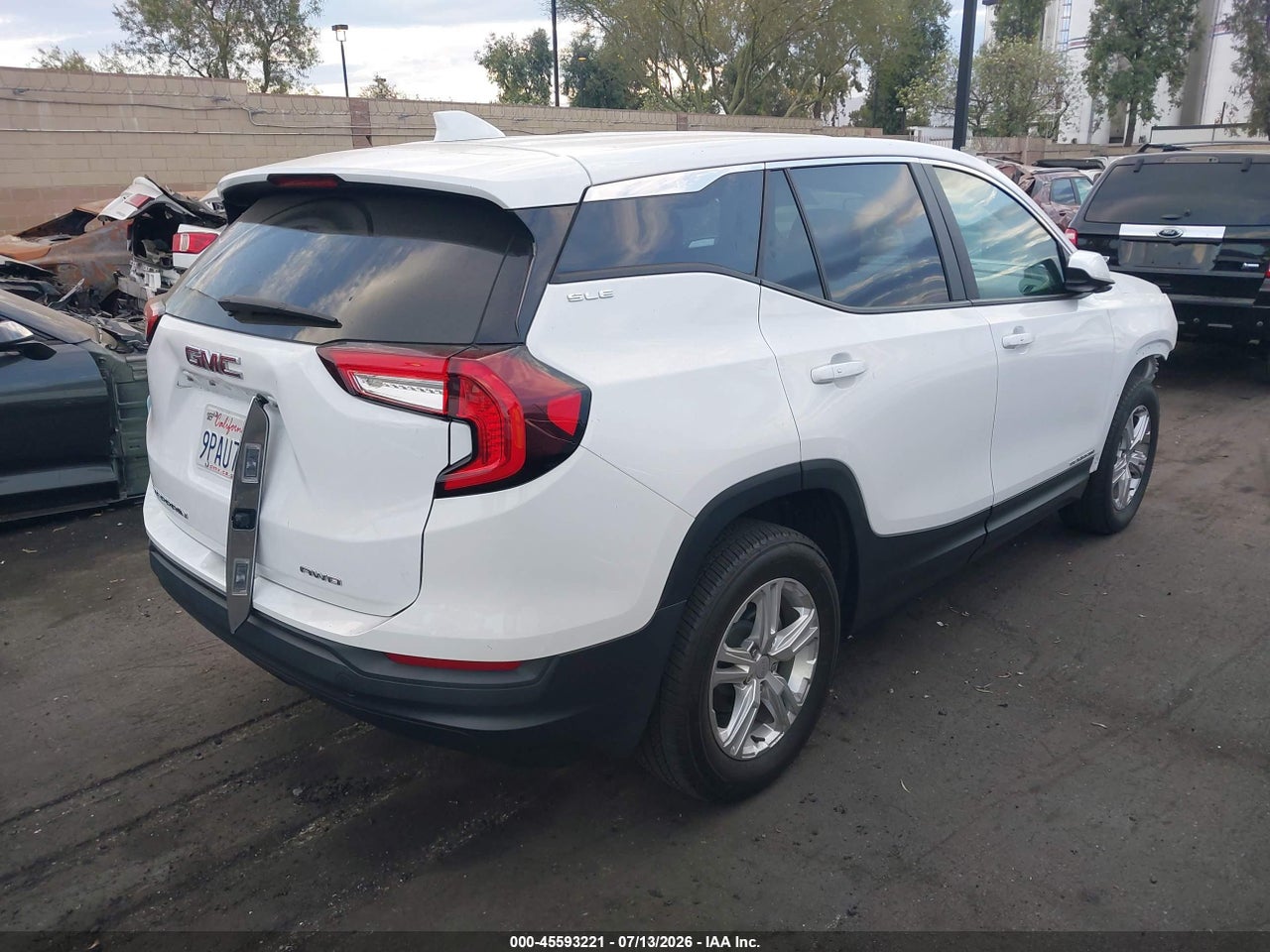 2024 GMC TERRAIN AWD SLE · 4/11