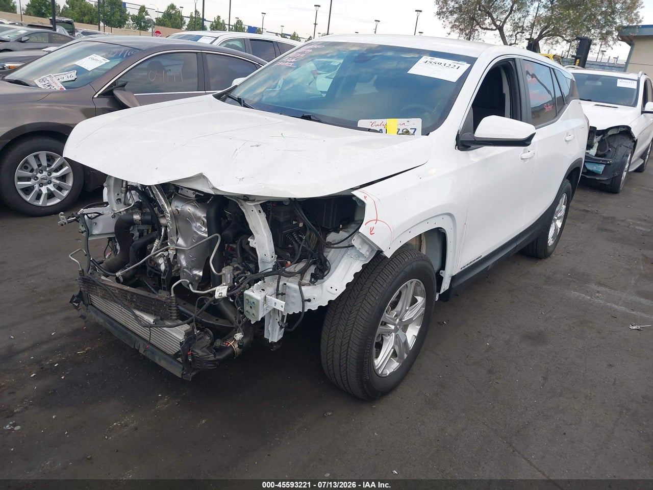 2024 GMC TERRAIN AWD SLE · 2/11