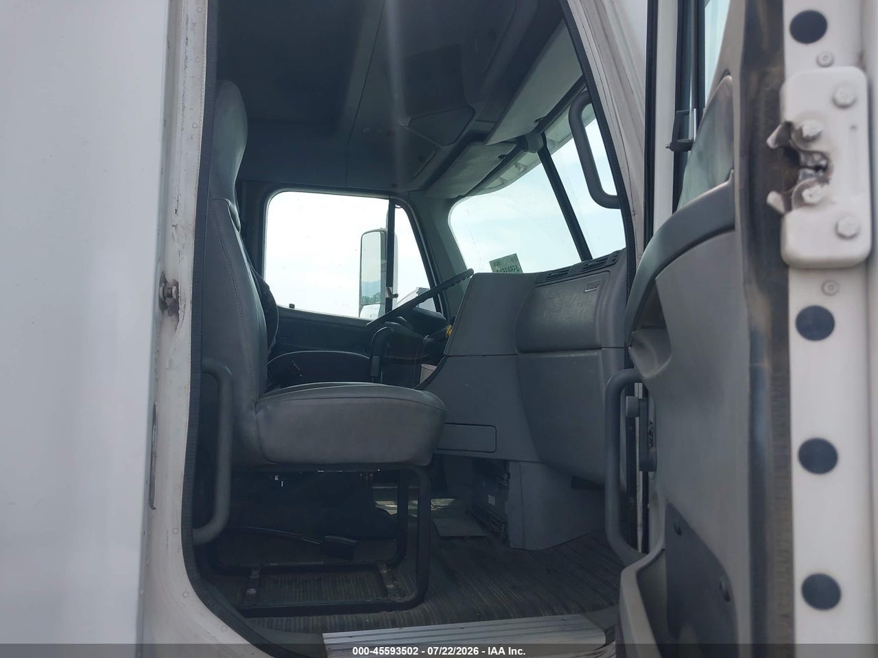 1999 FREIGHTLINER CONVENTIONAL FLC120 · 5/11