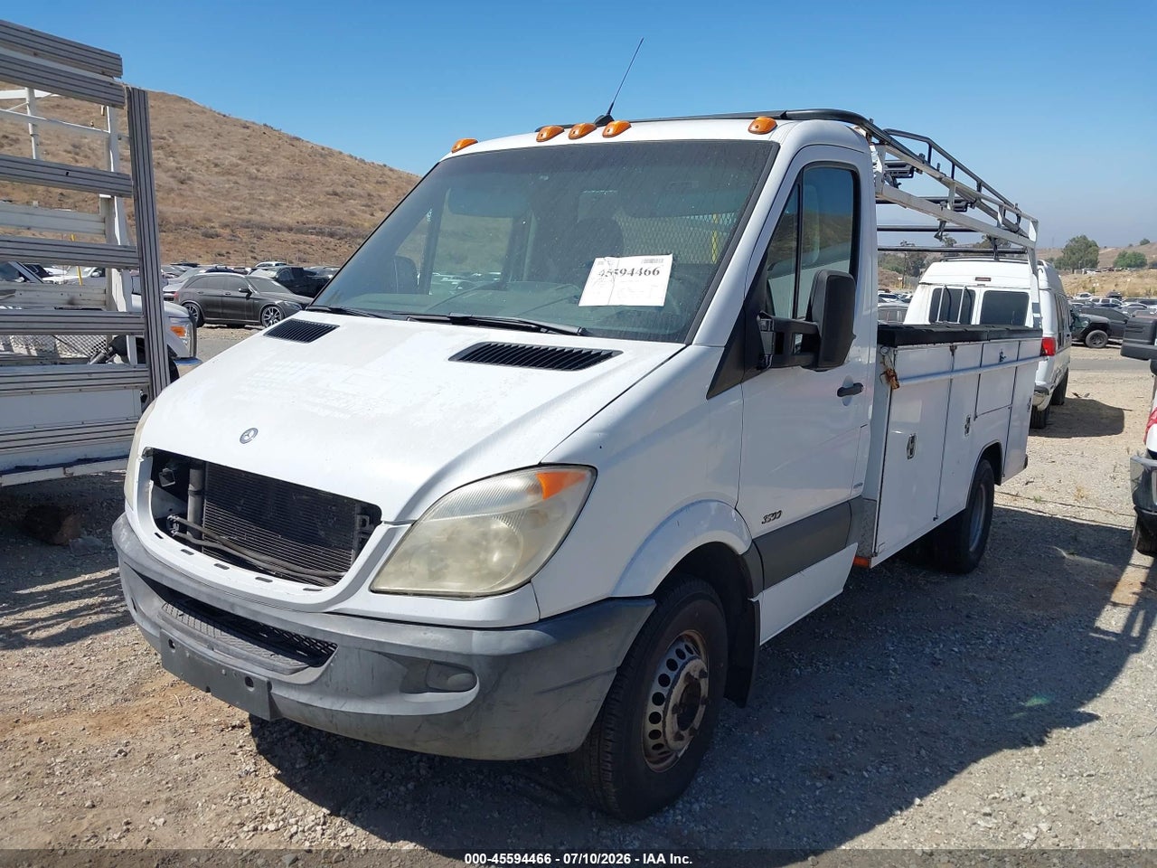 2011 MERCEDES-BENZ SPRINTER 3500   · 2/4