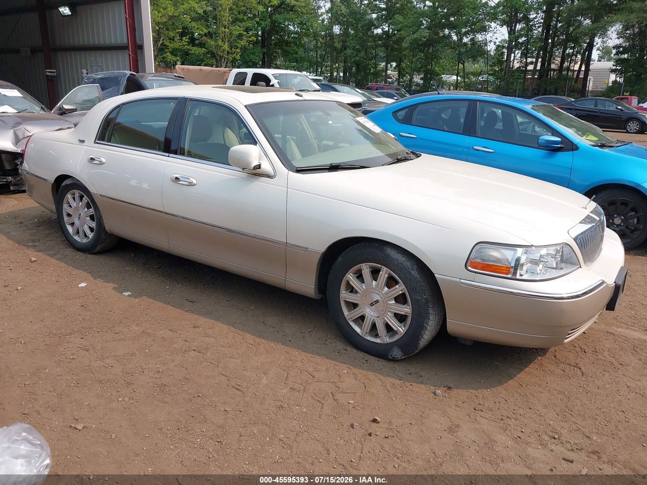 1LNHM82V67Y****** · 2007 LINCOLN TOWN CAR SIGNATURE LIMITED