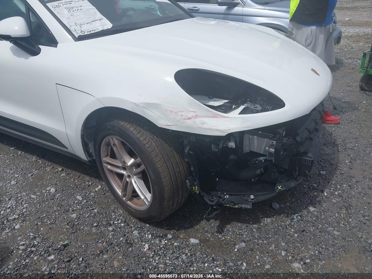 2025 PORSCHE MACAN T · 6/11