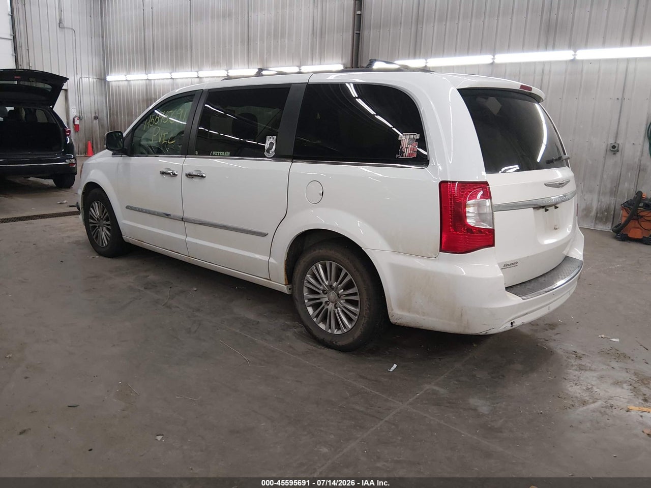 2015 CHRYSLER TOWN &amp; COUNTRY TOURING-L · 3/11