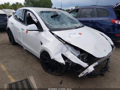 7SAYGDEE2NF****** · 2022 TESLA MODEL Y LONG RANGE DUAL MOTOR ALL-WHEEL DRIVE