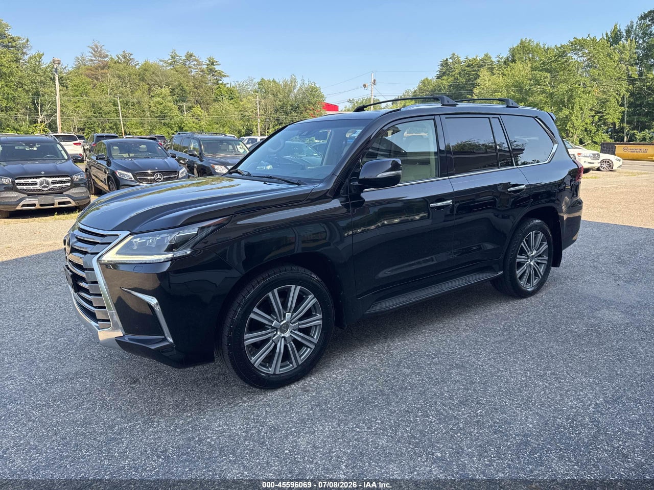 2017 LEXUS LX 570 · 2/10