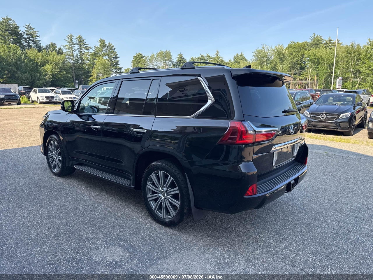 2017 LEXUS LX 570 · 3/10