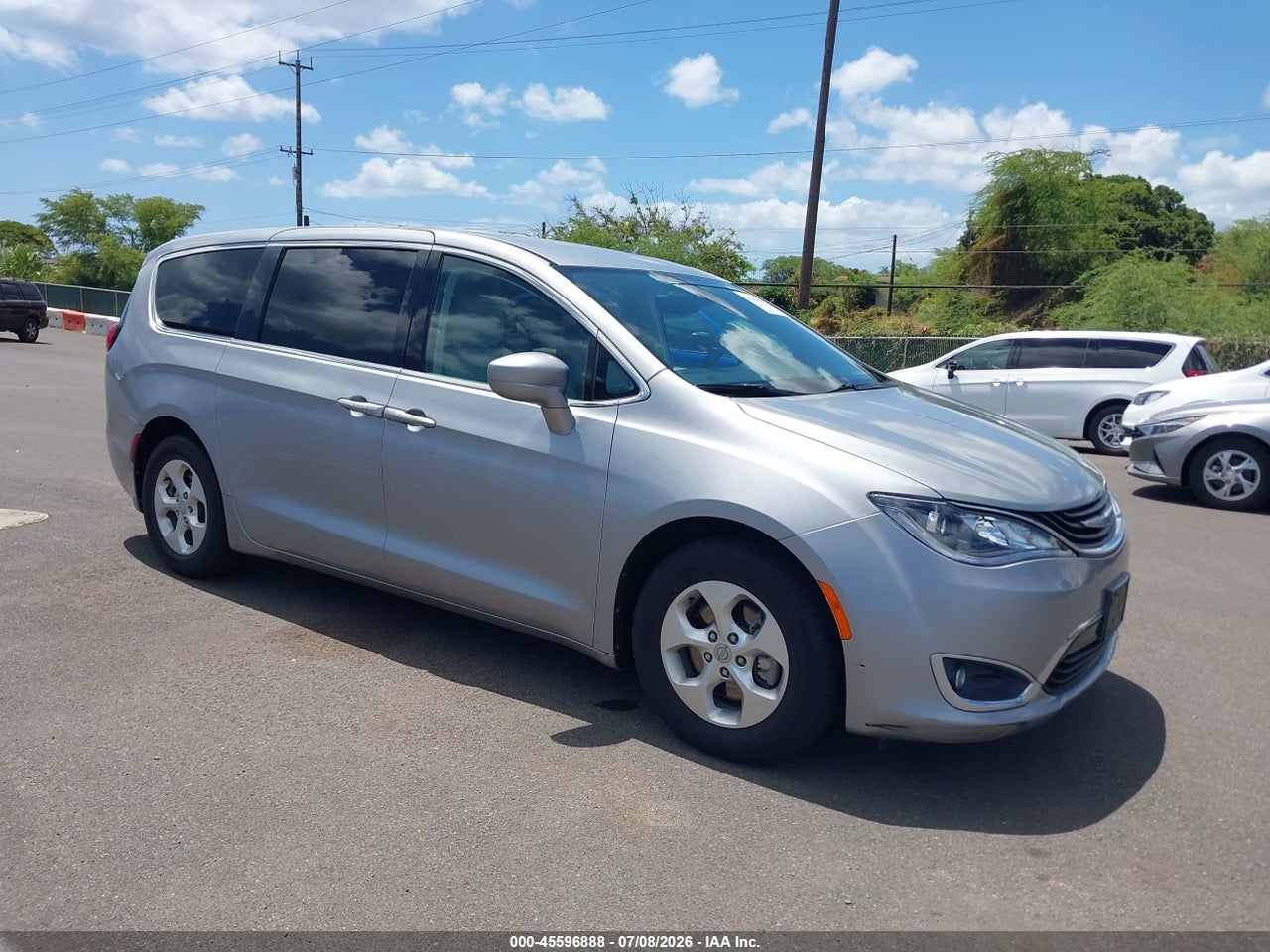 2C4RC1H73HR****** · 2017 CHRYSLER PACIFICA HYBRID TOURING PLUS