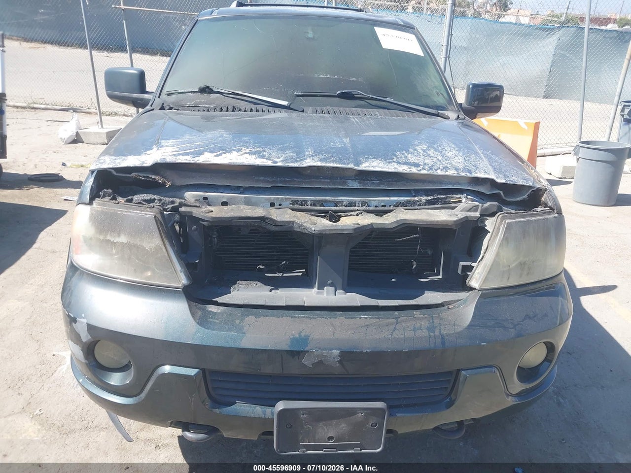 2003 LINCOLN NAVIGATOR · 6/11