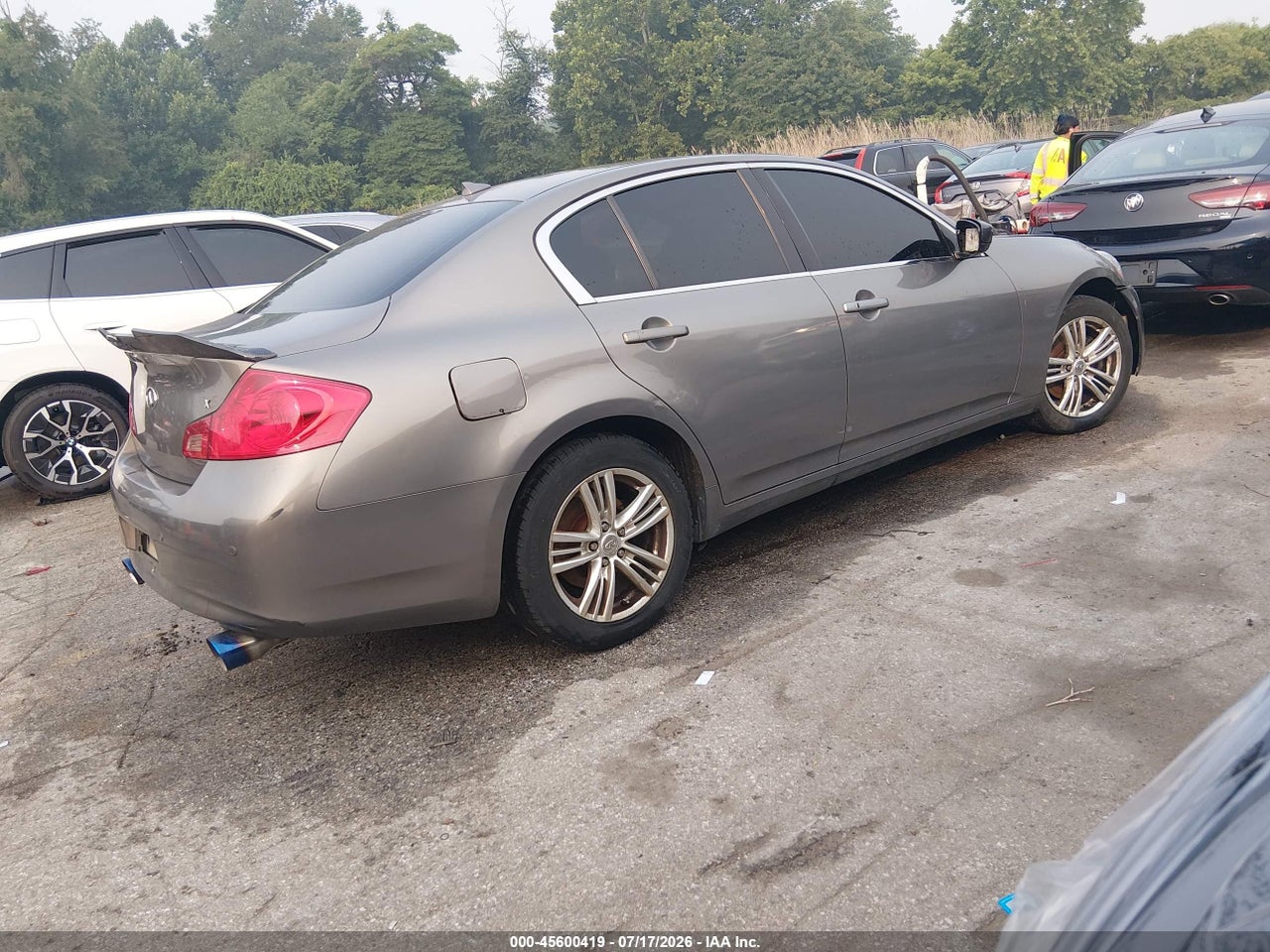 2010 INFINITI G37X · 4/11