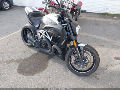ZDM13BSW9FB****** · 2015 DUCATI DIAVEL