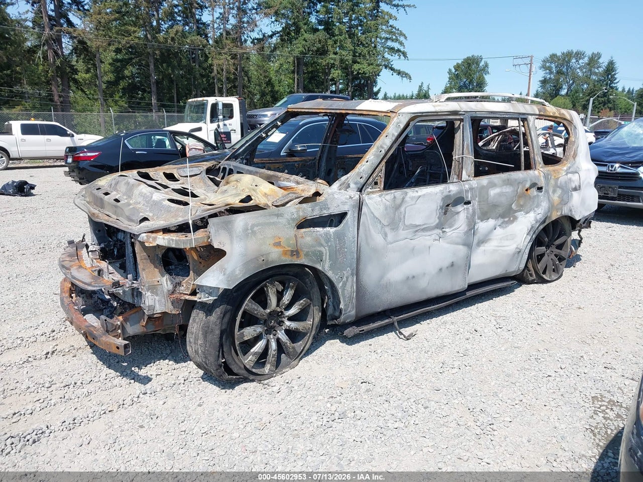 2012 INFINITI QX56   · 2/10