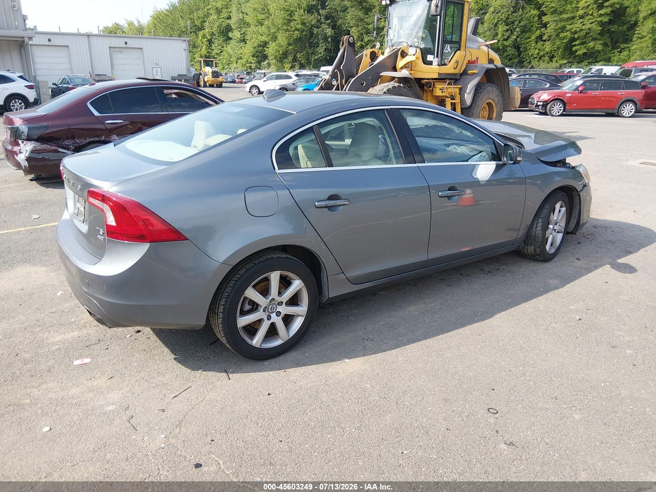 2016 VOLVO S60 T5 PREMIER · 4/10