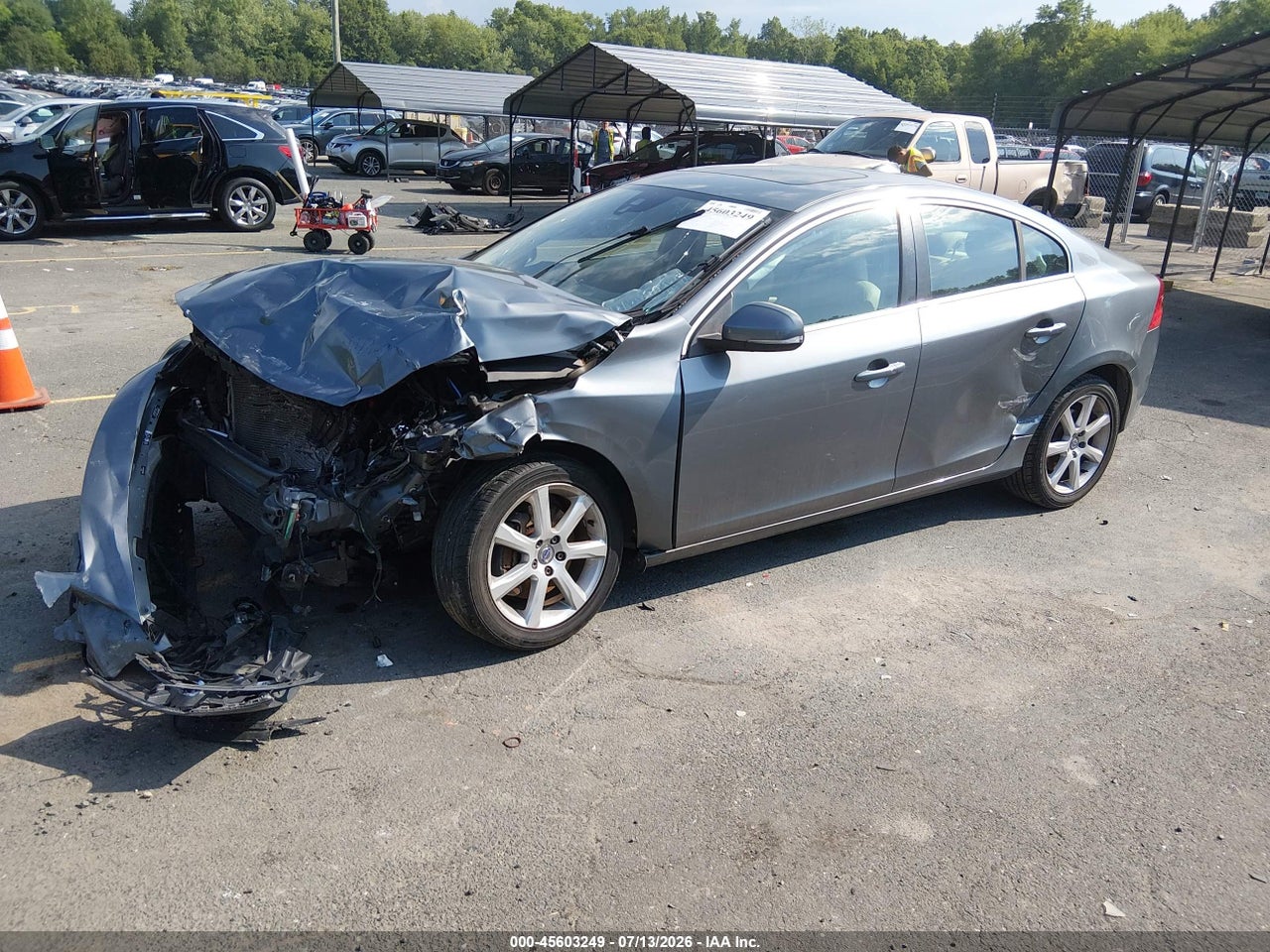 2016 VOLVO S60 T5 PREMIER · 2/10