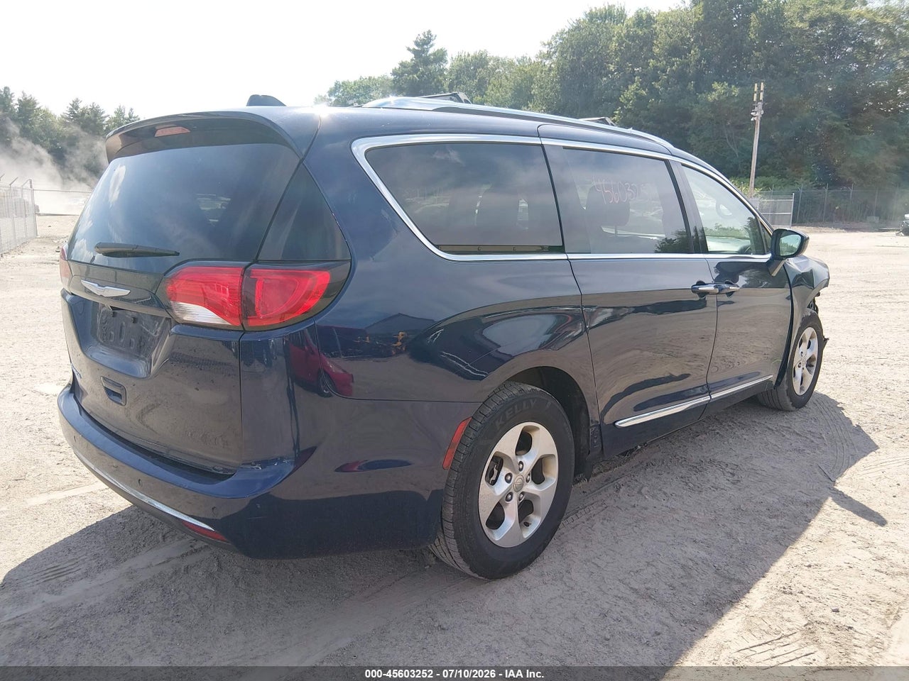 2017 CHRYSLER PACIFICA TOURING-L PLUS · 4/11