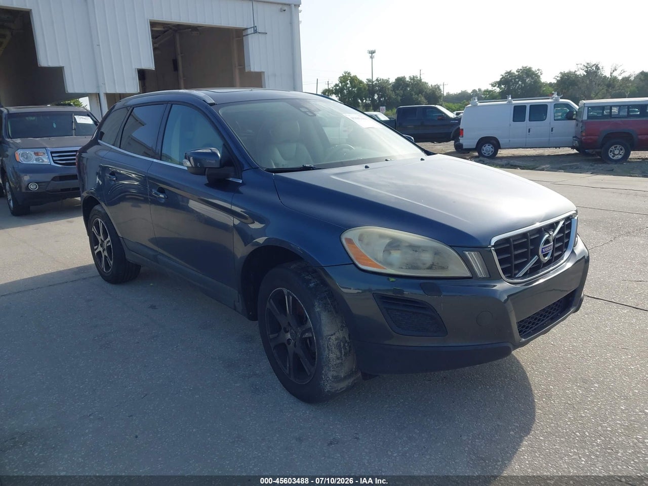 YV4902DZ8B2****** · 2011 VOLVO XC60 T6/T6 R-DESIGN