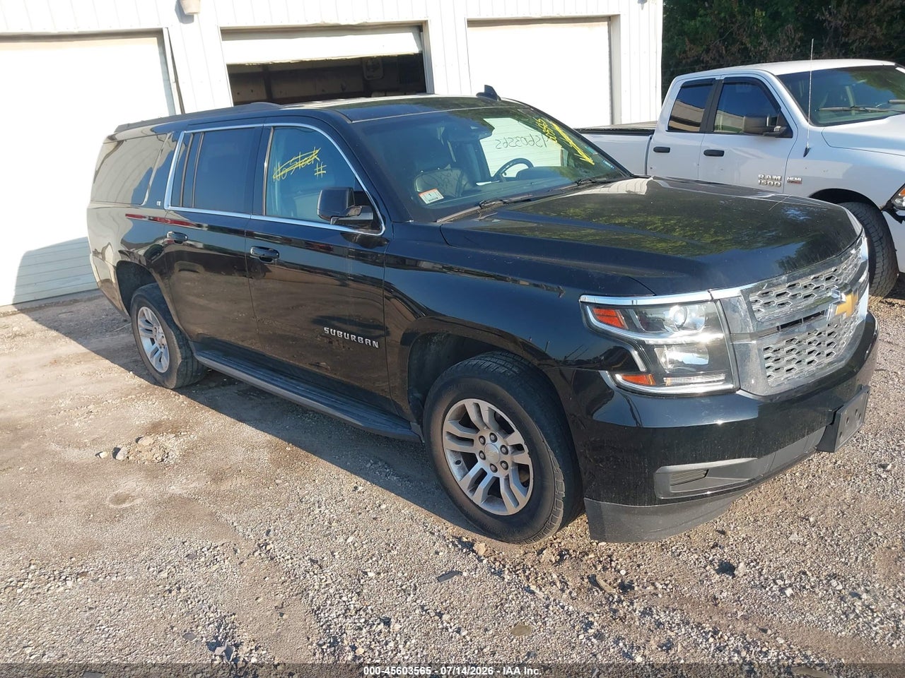 1GNSKHKC1HR****** · 2017 CHEVROLET SUBURBAN LT