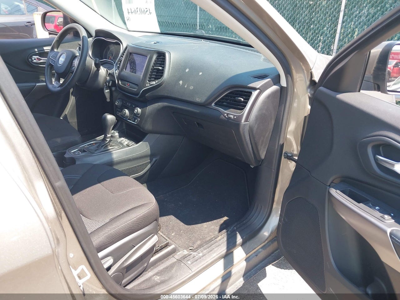 2019 JEEP CHEROKEE LATITUDE 4X4 · 5/11