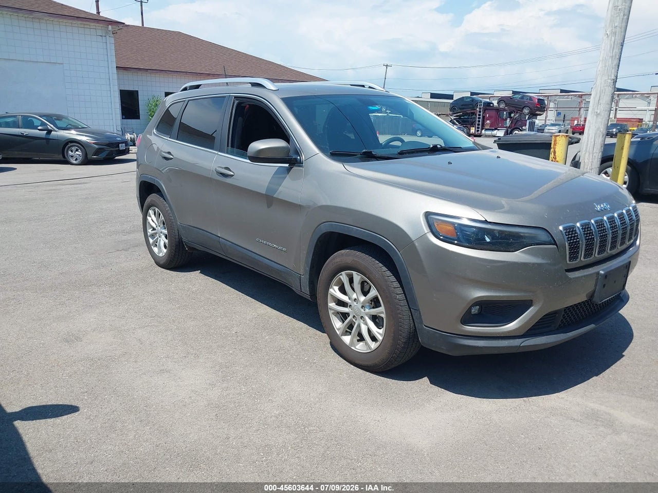 1C4PJMCB9KD****** · 2019 JEEP CHEROKEE LATITUDE 4X4