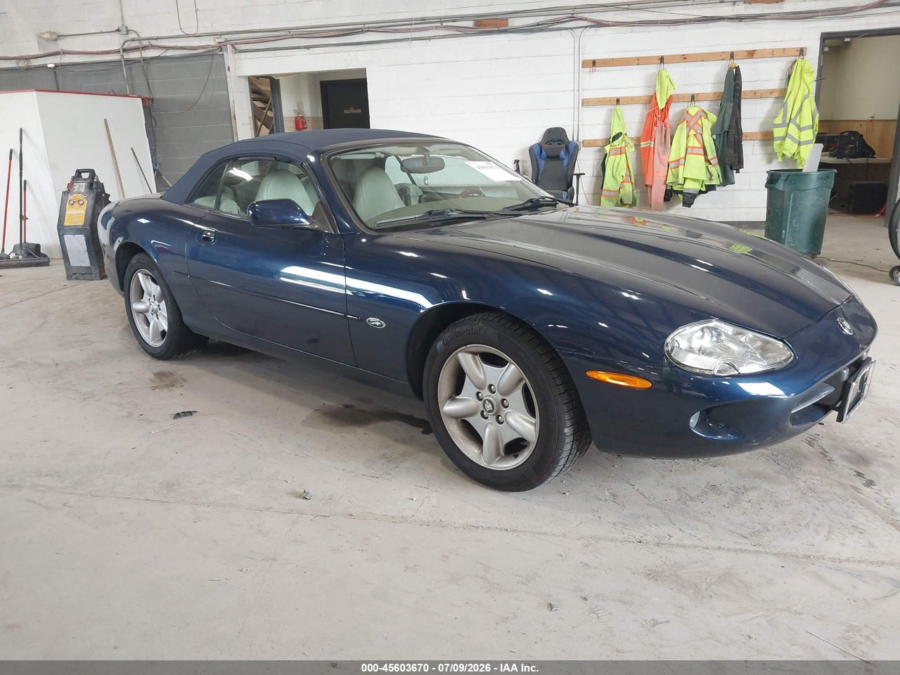 SAJGX2240WC****** · 1998 JAGUAR XK8