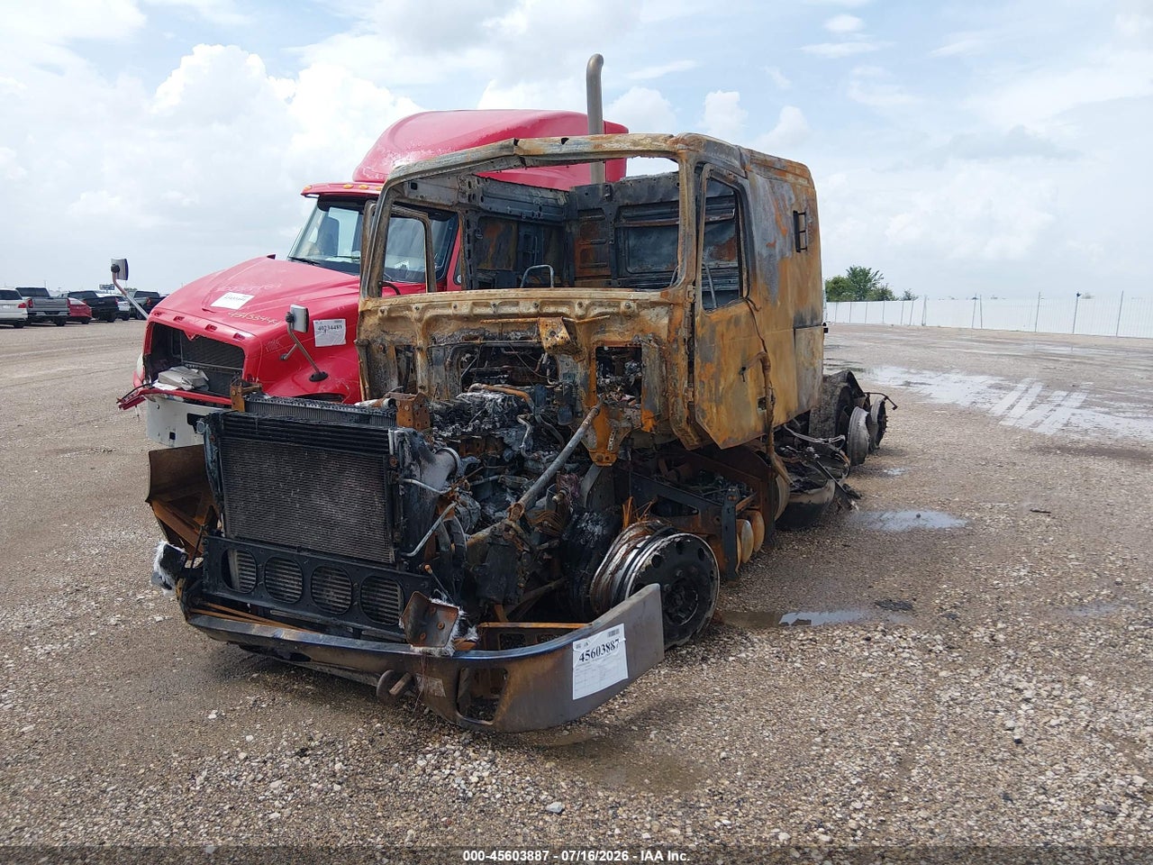 2012 VOLVO VN   · 2/4