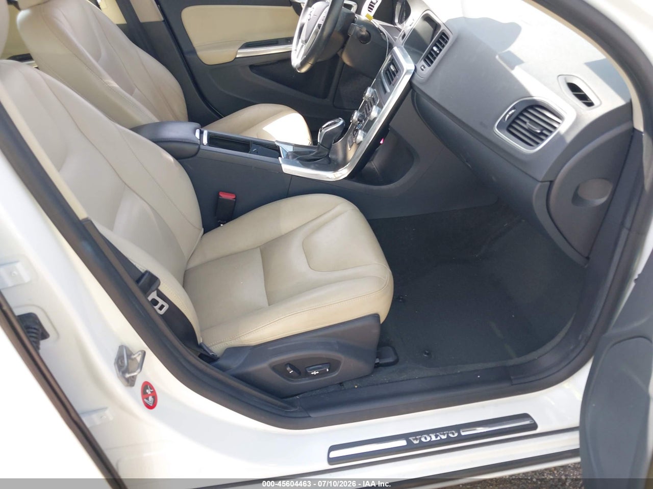 2016 VOLVO S60 T5 DRIVE-E PREMIER · 5/11