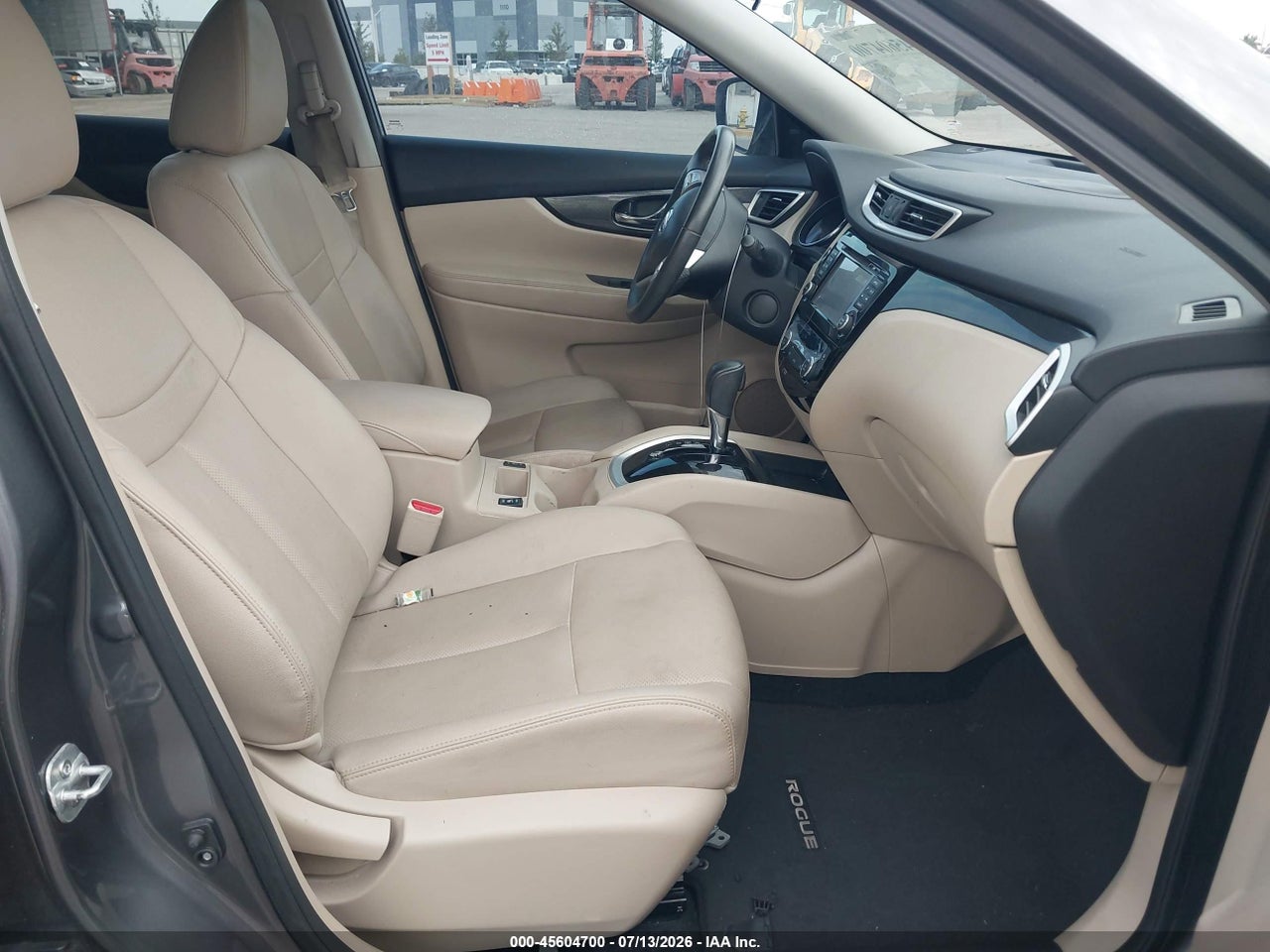 2016 NISSAN ROGUE SL · 5/11