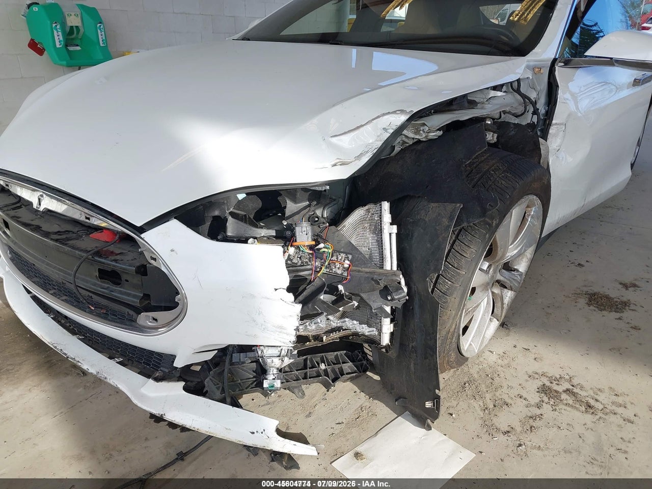 2015 TESLA MODEL S 70D/85D/P85D · 6/11