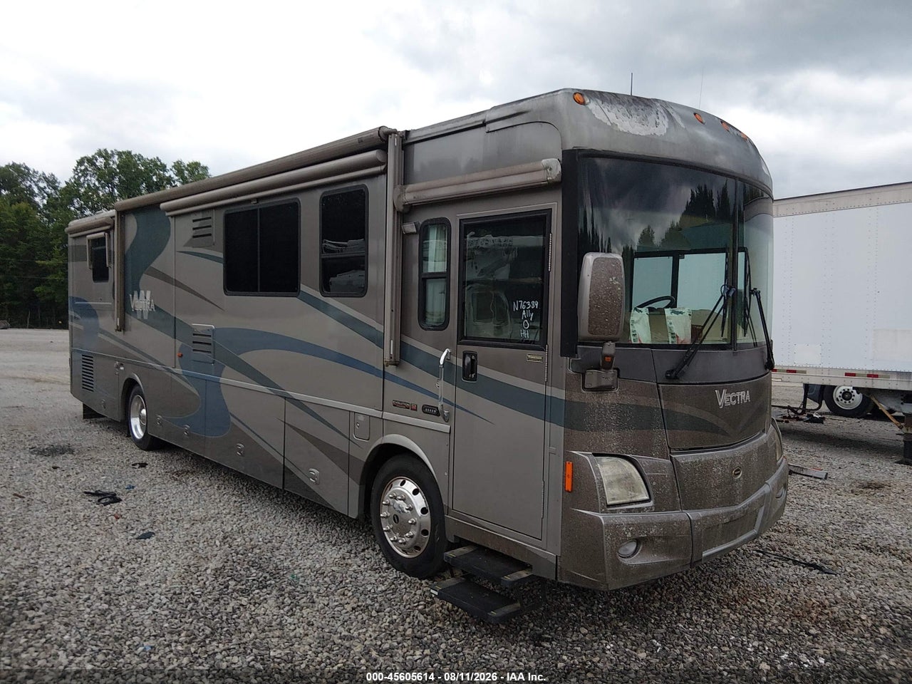 4UZAAHDC85C****** · 2005 FREIGHTLINER CHASSIS X LINE MOTOR HOME