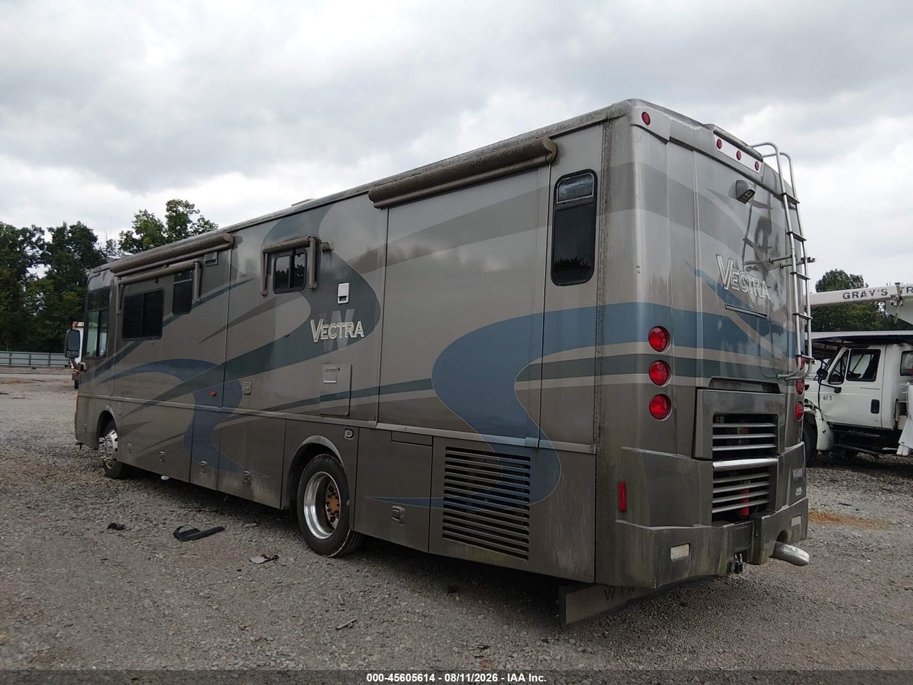 2005 FREIGHTLINER CHASSIS X LINE MOTOR HOME · 3/11