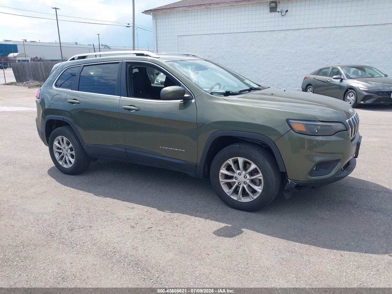 1C4PJMCB9KD****** · 2019 JEEP CHEROKEE LATITUDE 4X4