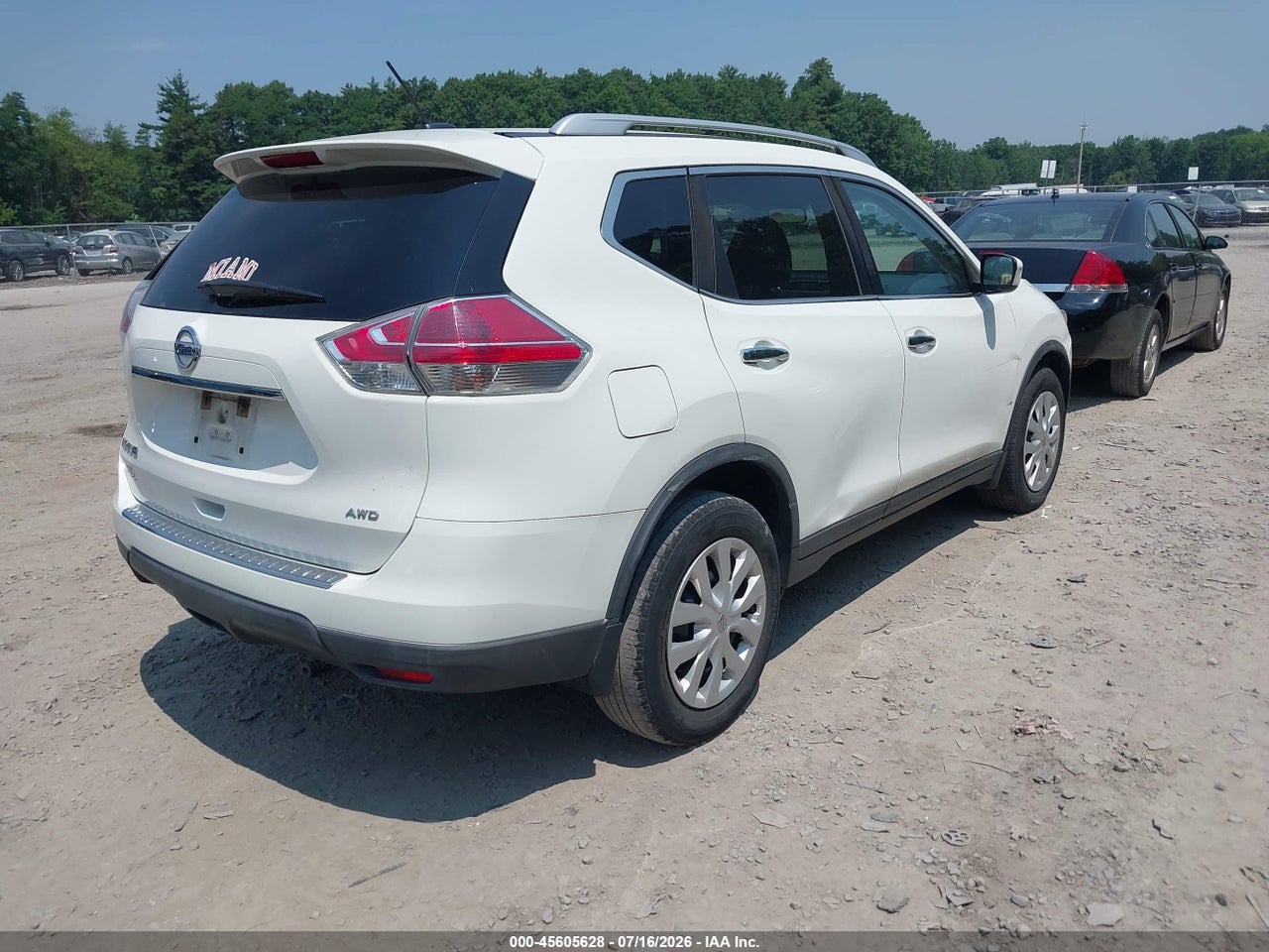 2016 NISSAN ROGUE S · 4/11
