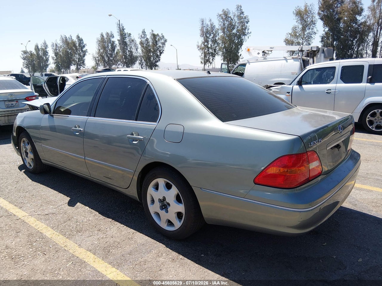 2001 LEXUS LS 430   · 3/11