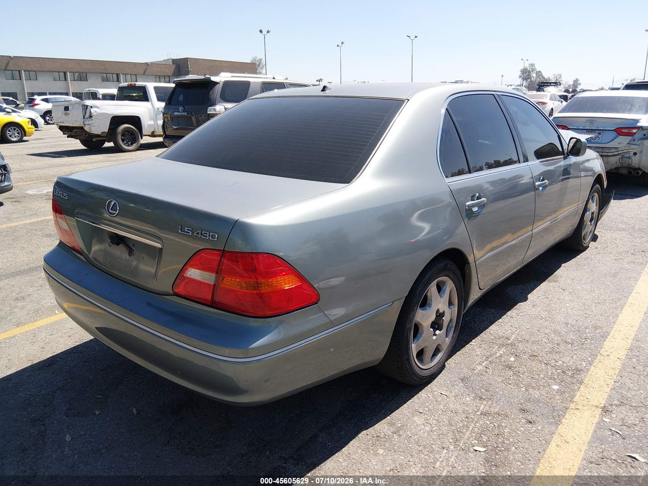 2001 LEXUS LS 430   · 4/11