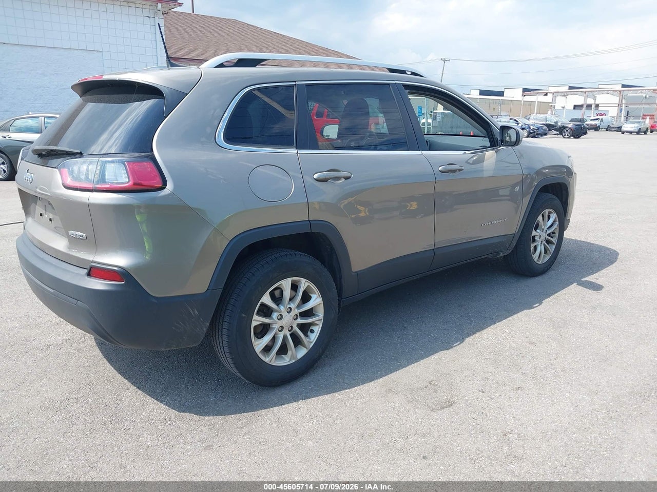 2019 JEEP CHEROKEE LATITUDE 4X4 · 4/11