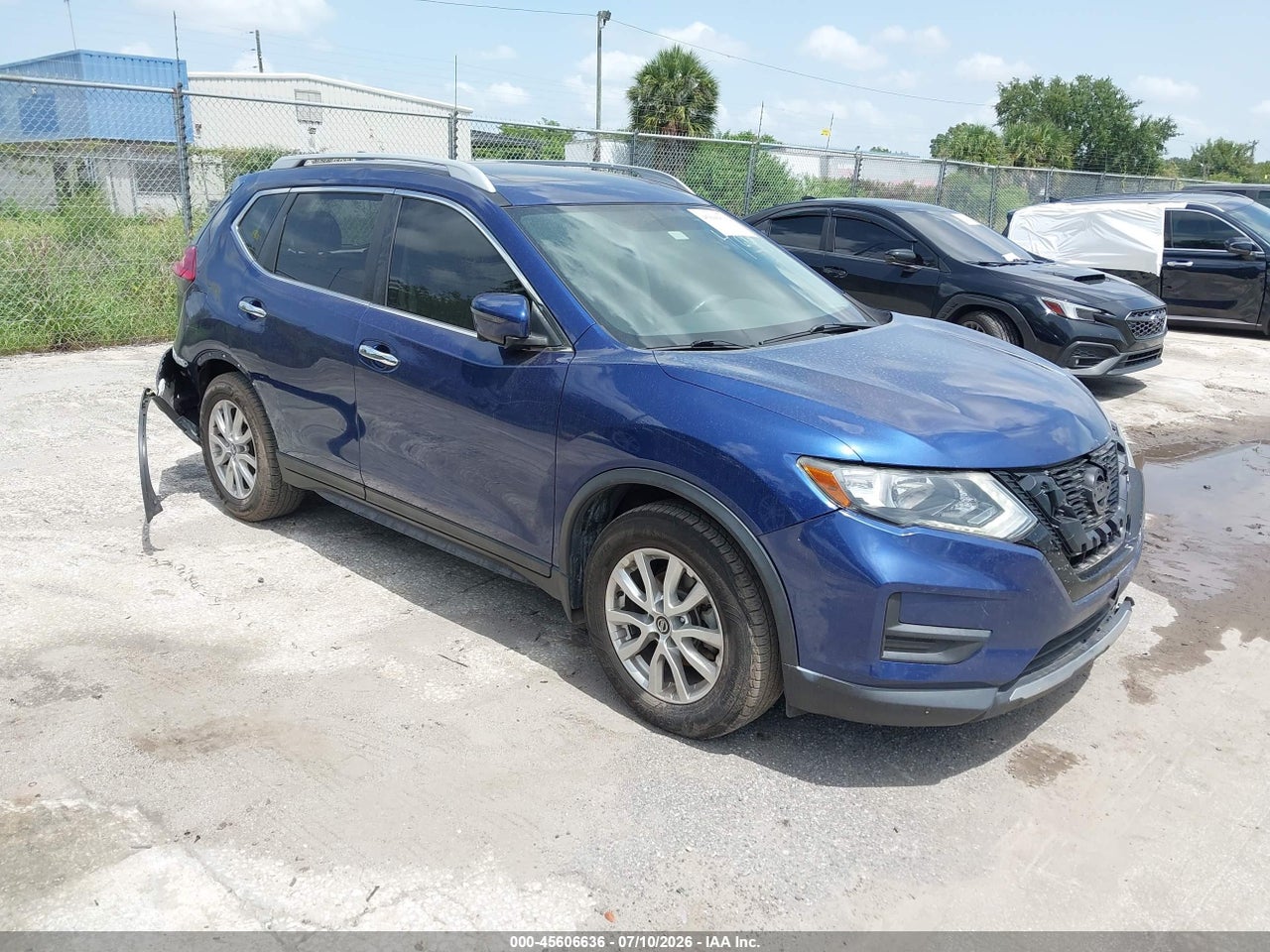 5N1AT2MT5HC****** · 2017 NISSAN ROGUE SV