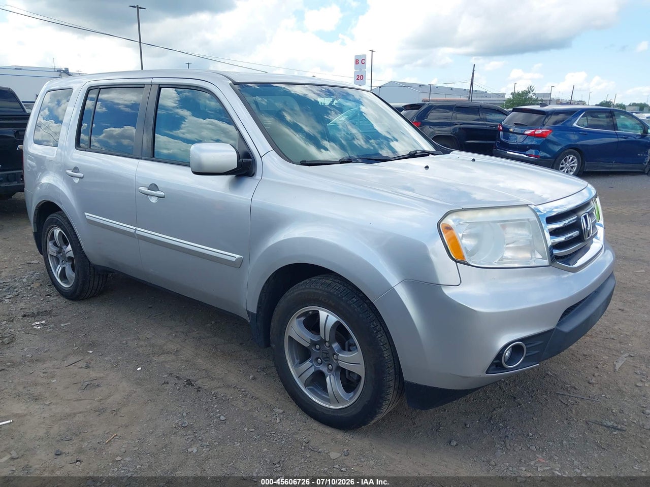 5FNYF4H30FB****** · 2015 HONDA PILOT SE