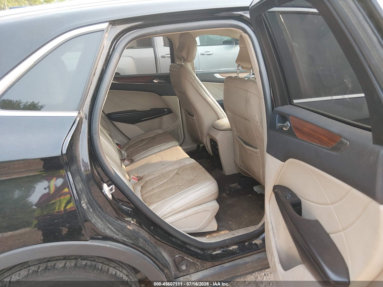 5LMCJ2C98HU****** · 2017 LINCOLN MKC SELECT · 8/11