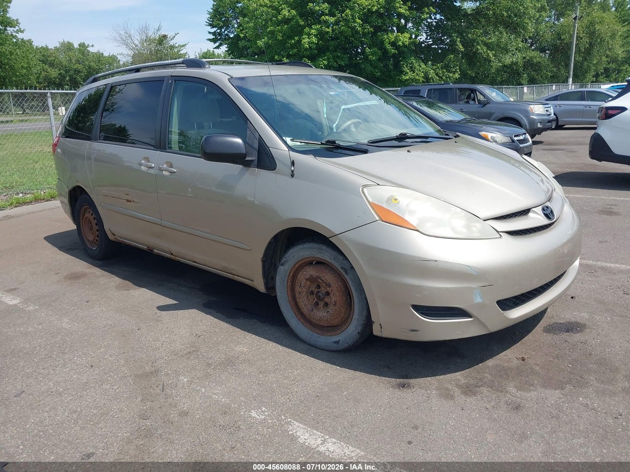 5TDZK23C17S****** · 2007 TOYOTA SIENNA LE