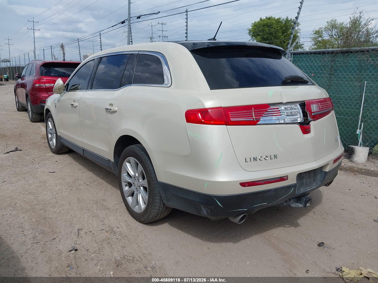 2014 LINCOLN MKT   · 3/11