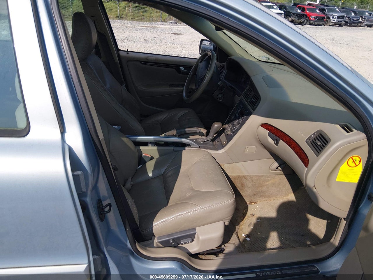 2001 VOLVO V70 XC · 5/11