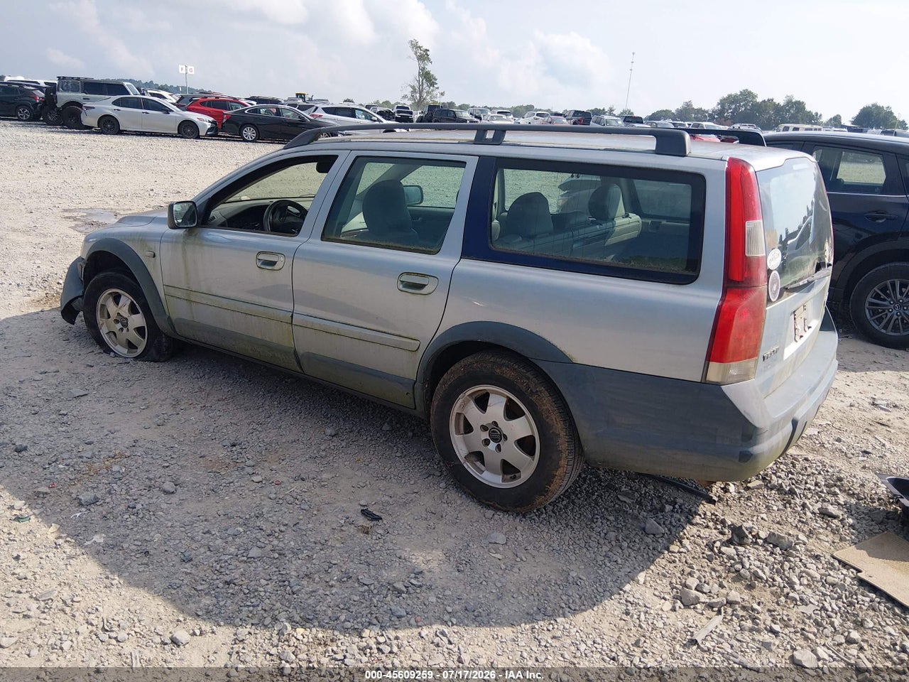2001 VOLVO V70 XC · 3/11