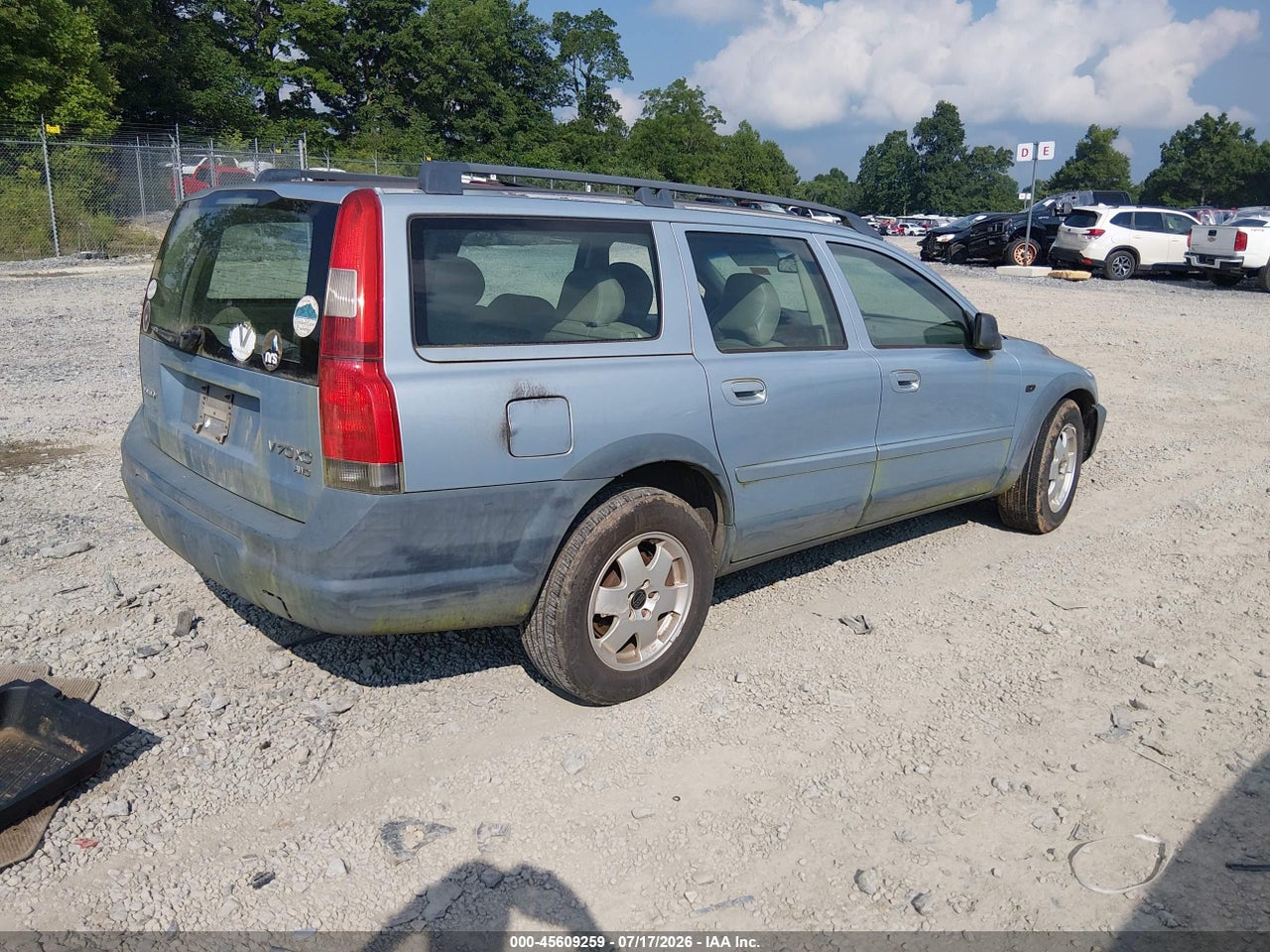 2001 VOLVO V70 XC · 4/11