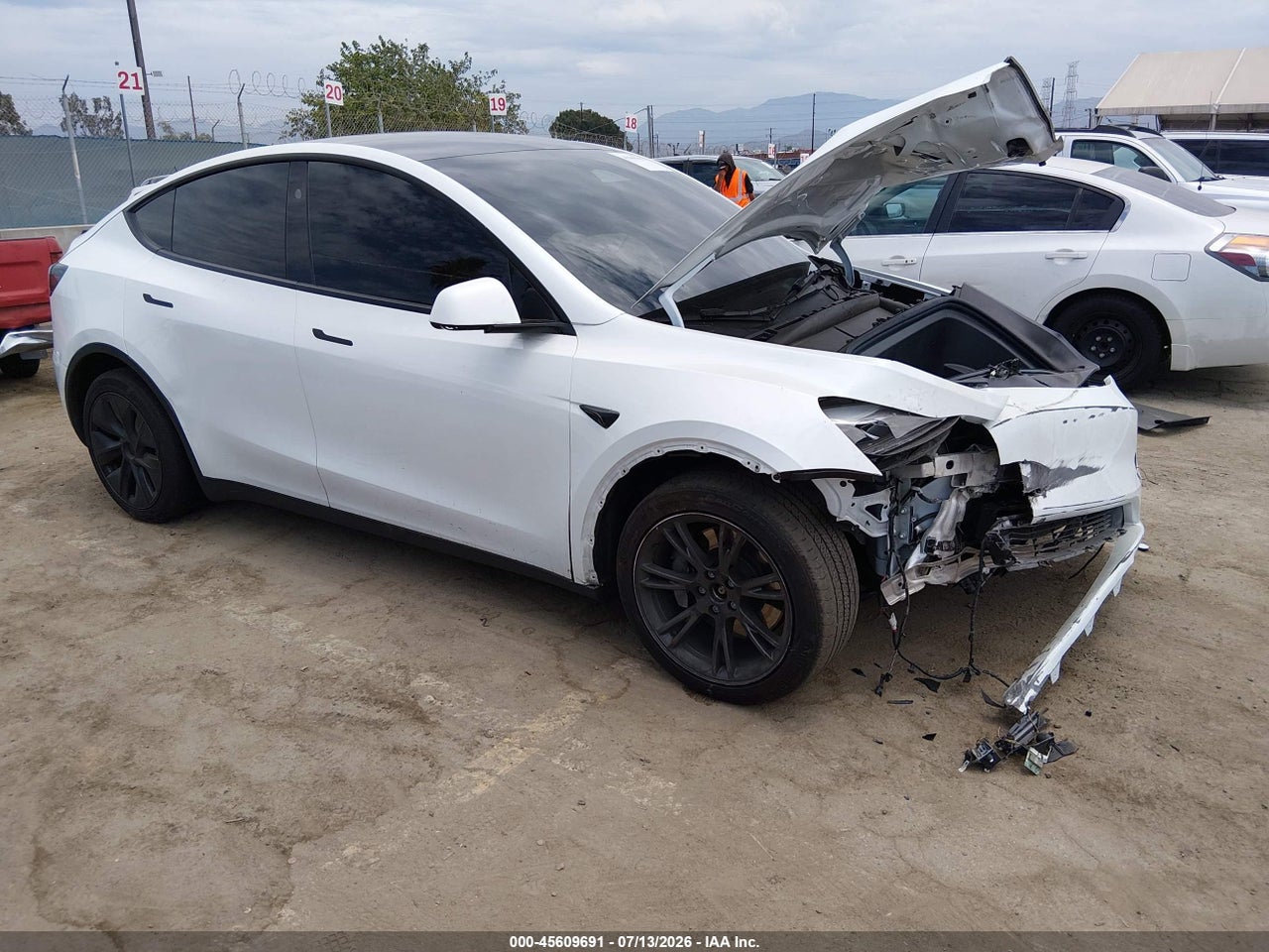 7SAYGDEE7SF****** · 2025 TESLA MODEL Y LONG RANGE DUAL MOTOR ALL-WHEEL DRIVE