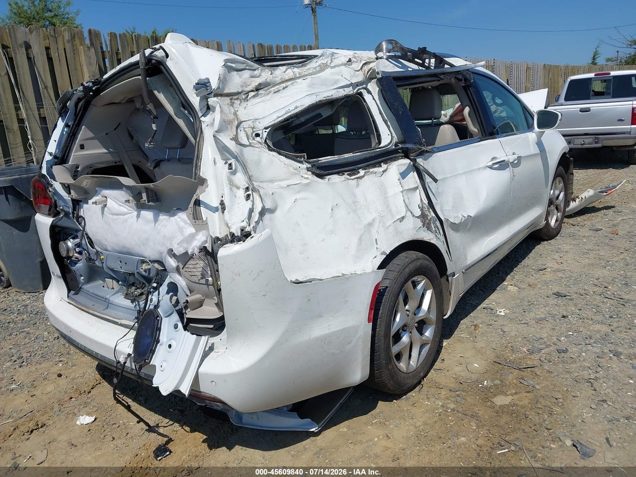 2020 CHRYSLER PACIFICA LIMITED · 4/10